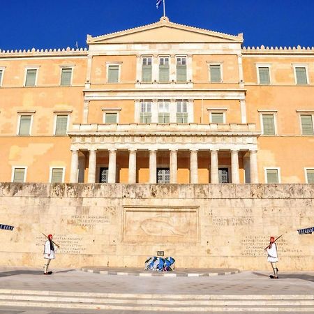 Grand Apartment In Parliament Square Atenas Exterior foto