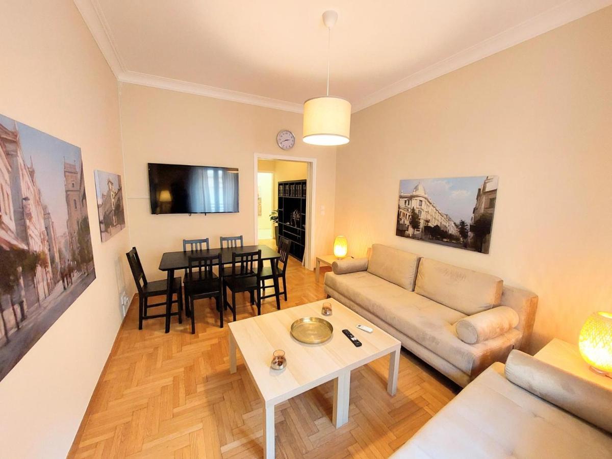 Grand Apartment In Parliament Square Atenas Exterior foto