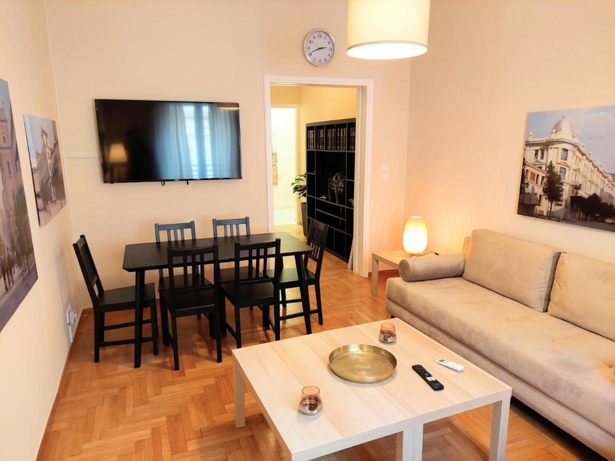 Grand Apartment In Parliament Square Atenas Exterior foto