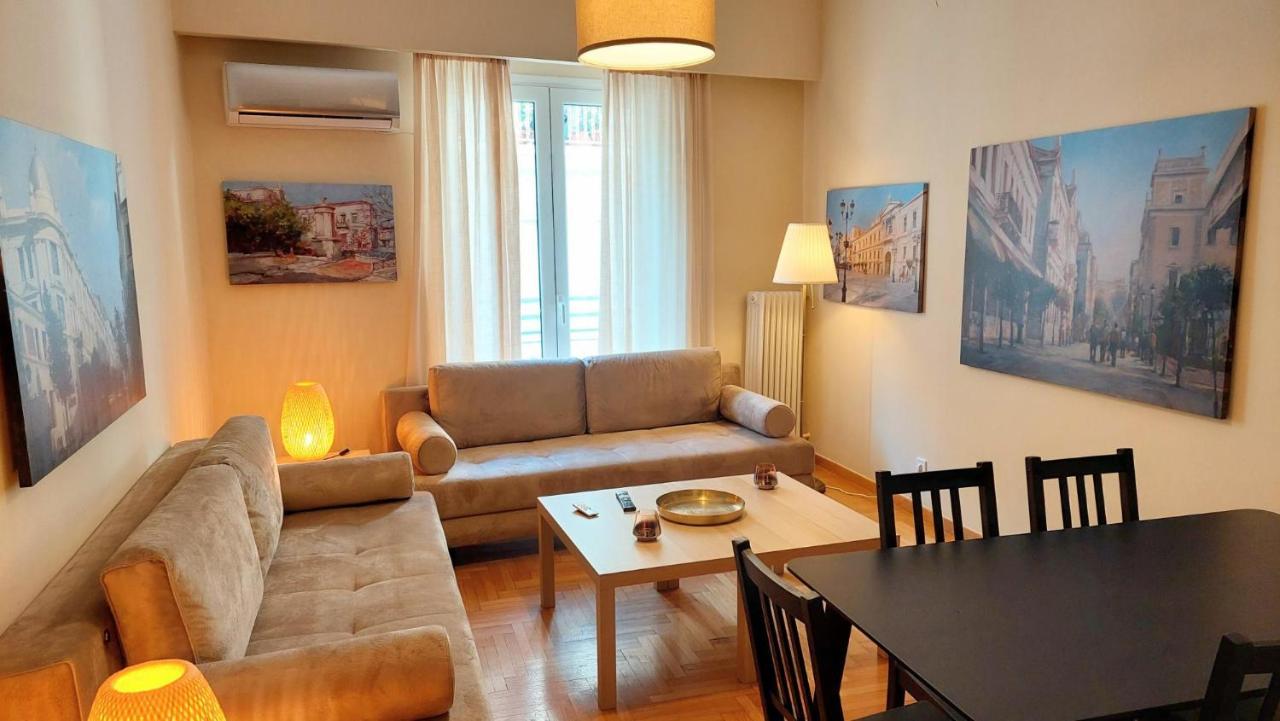 Grand Apartment In Parliament Square Atenas Exterior foto