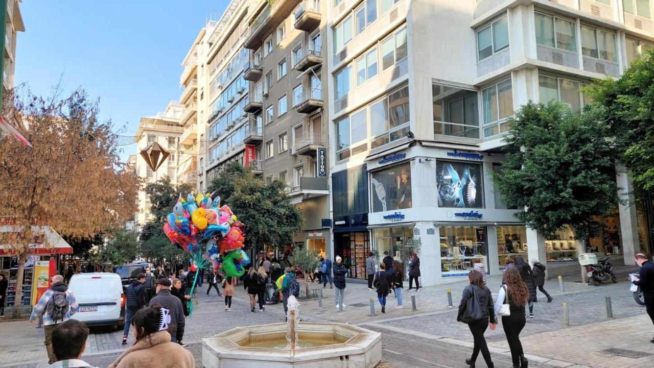 Grand Apartment In Parliament Square Atenas Exterior foto