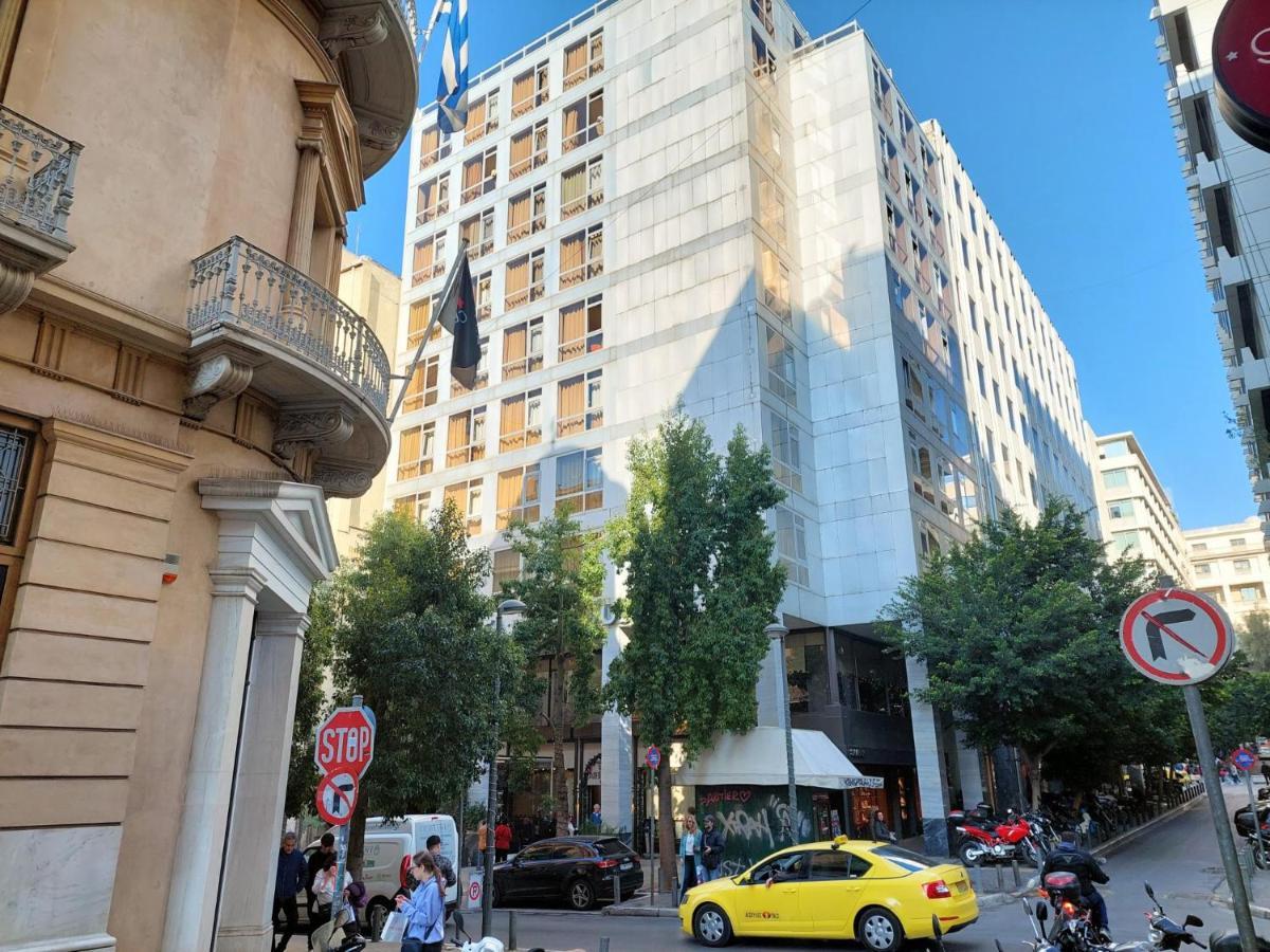 Grand Apartment In Parliament Square Atenas Exterior foto
