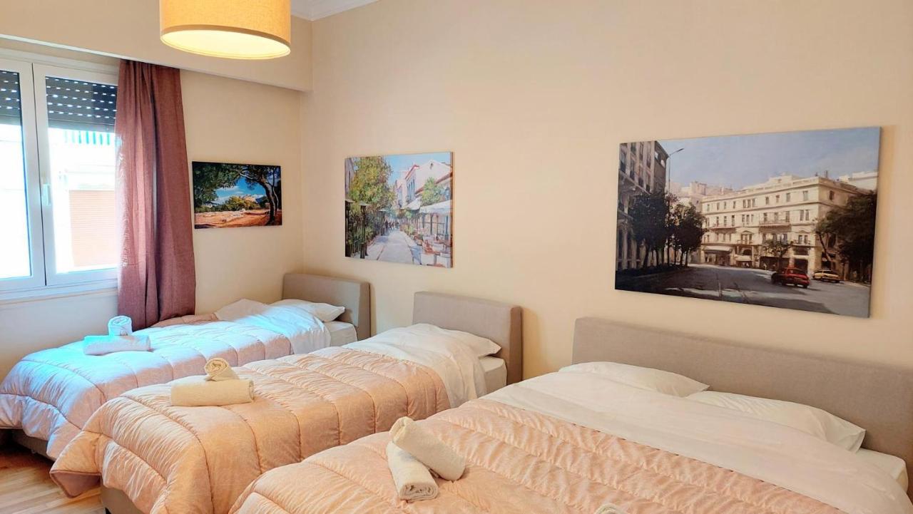 Grand Apartment In Parliament Square Atenas Exterior foto