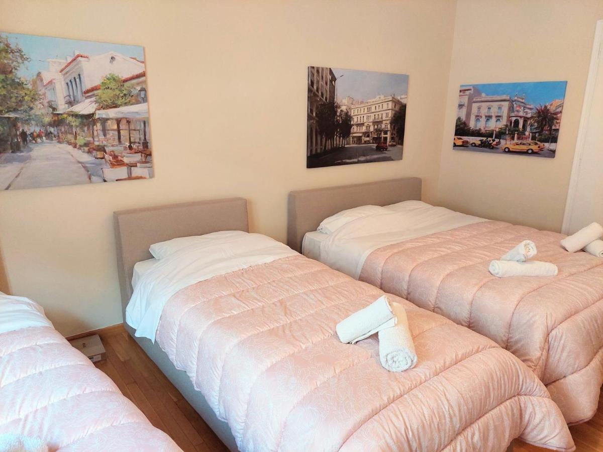 Grand Apartment In Parliament Square Atenas Exterior foto